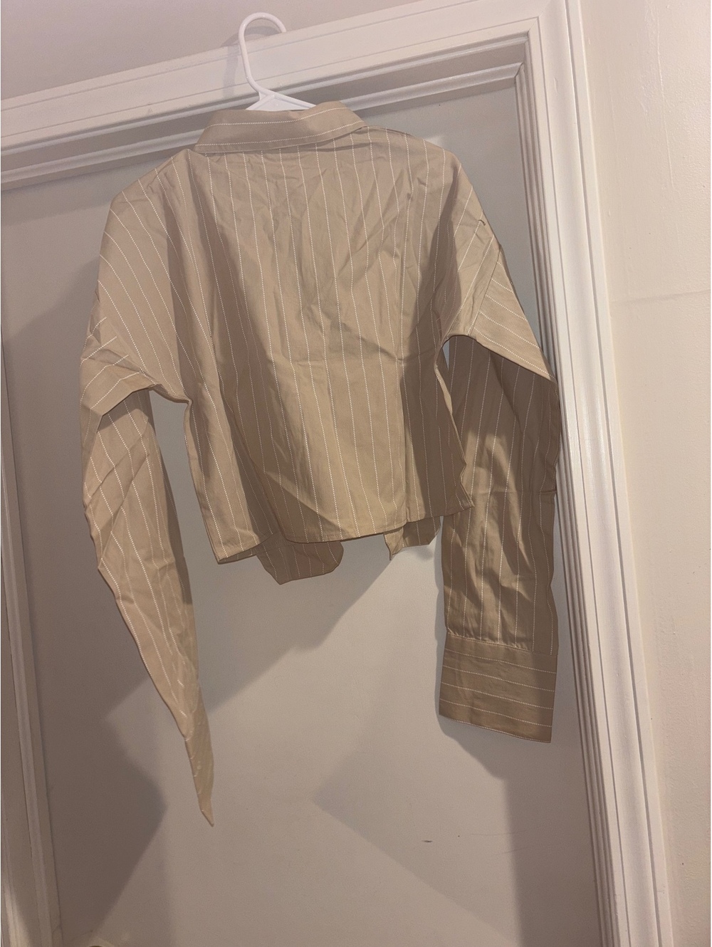NWT PrettyLittleThing Stone Pinstripe Cropped Shirt US 10 UK 14 EU 42 - Picture 2 of 7